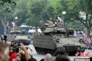 梦见搏斗美国纪念陆军成立250周年阅兵仪式在华盛顿举行